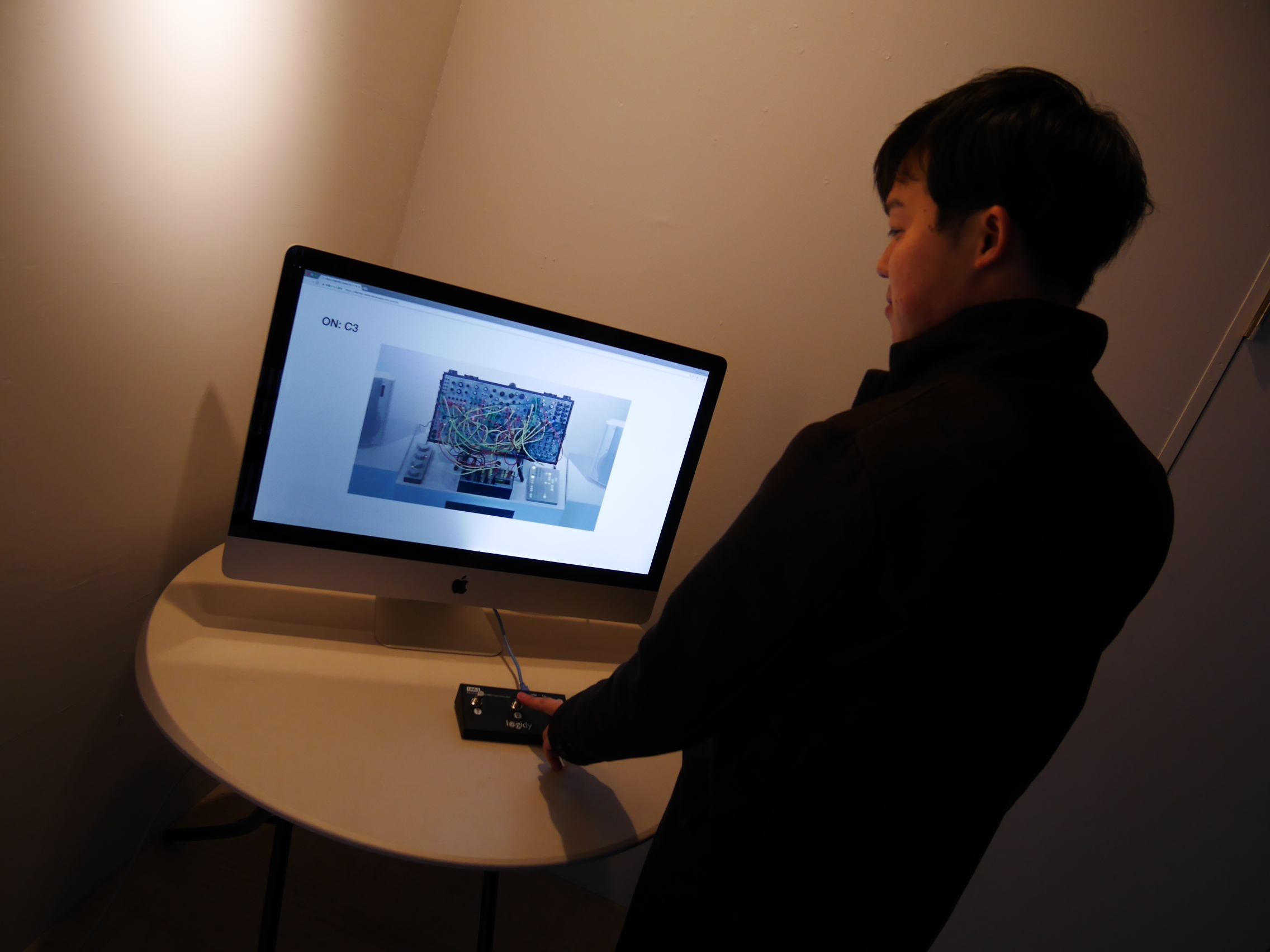 Installation live at TAV Gallery, Tokyo