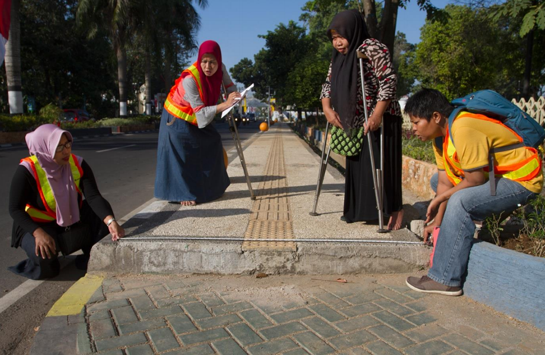 Dr Jan Edwards and her team evaluating pavements for people with a disability