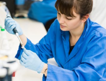 Woman scientist working in the lab