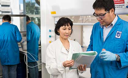 UniSA researchers in a laboratory