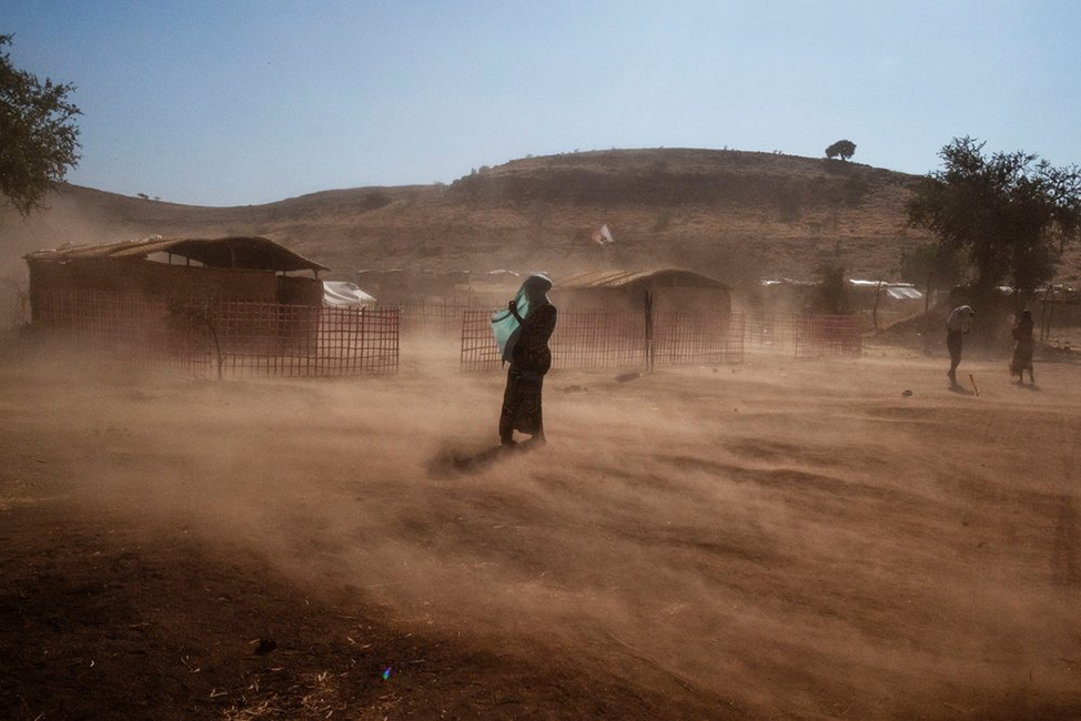 A refugee braving the winds in Sudan’s Um Rakuba camp where Kiera and MSF were responding to the crisis and providing vital healthcare. Source.