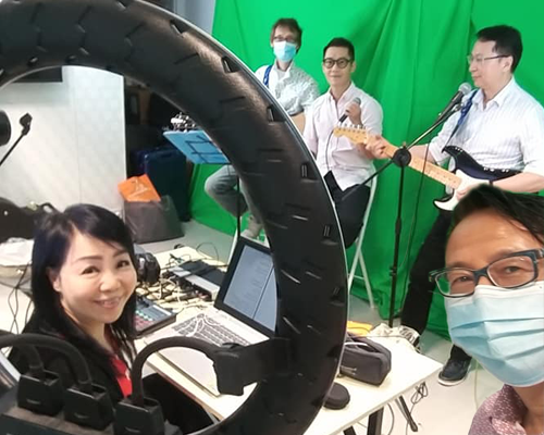 UniSA Hong Kong Alumni jamming in a recording studio