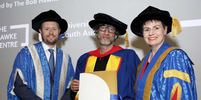 UniSA Vice Chancellor Professor David Lloyd, Neil Gaiman and UniSA Chancellor Pauline Carr.