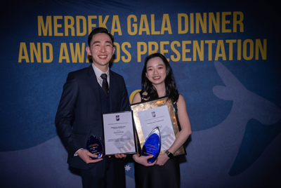 UniSA students Melanie Lim and Ryan Hsu receiving honours at the Merdeka Awards, which recognise outstanding international students from Malaysia.