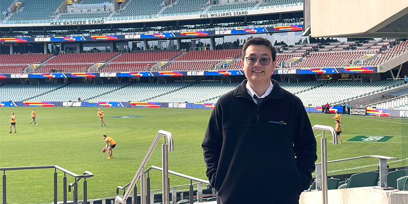 Vietnamese Software Engineering (Honours) student Edward Nguyen, is one of two international students who have been accepted into the Adelaide Football Club’s coveted internship programs. 