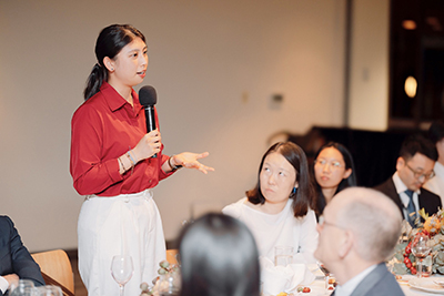 Constance explaining how enriching relationships between Australian and Chinese professionals can be developed at the Gala Dinner held at the National Museum of Australia.